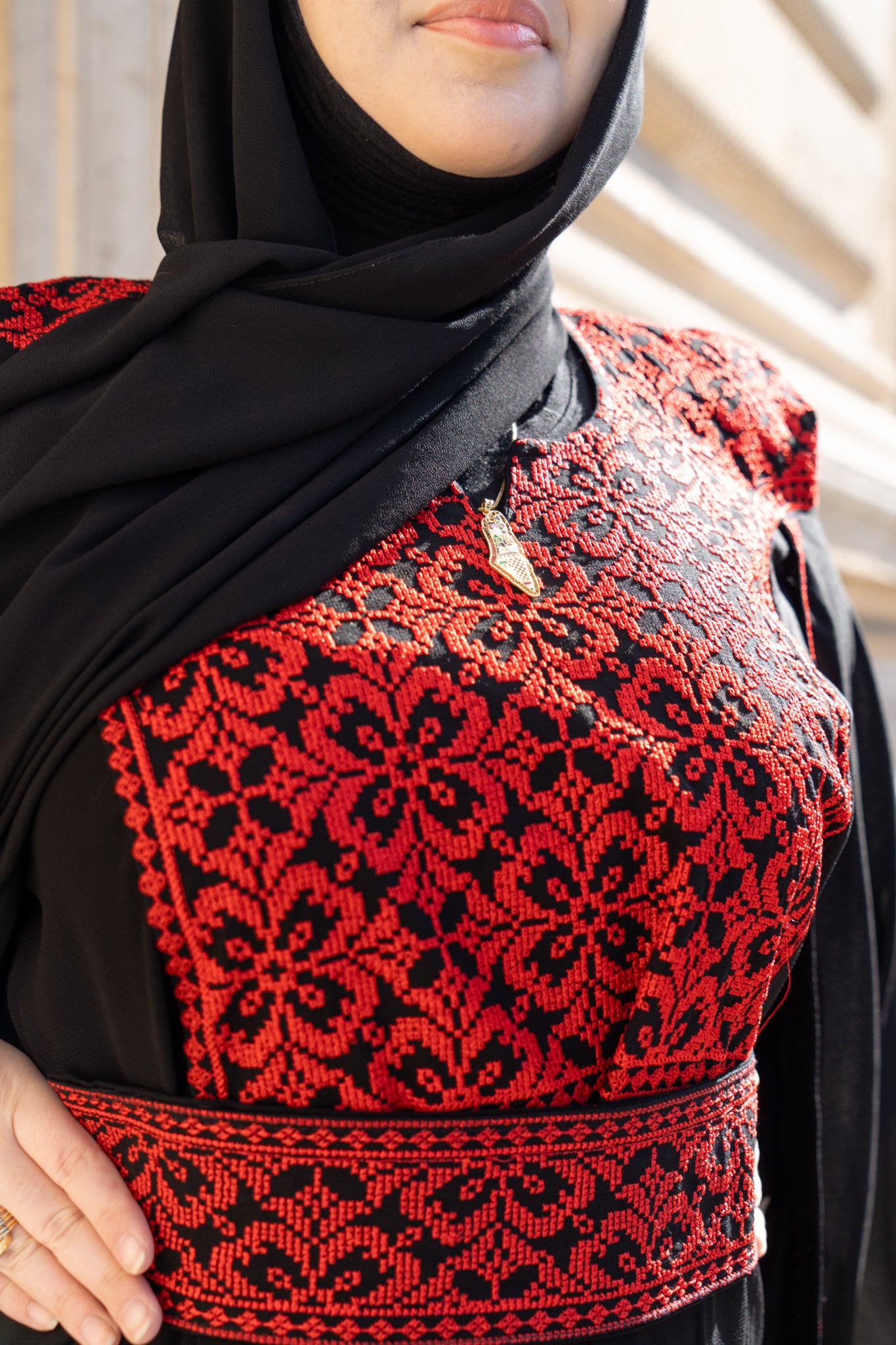 Abaya Cape Al-Quds